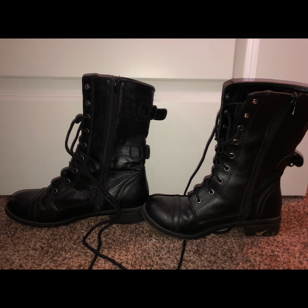 Combat boots